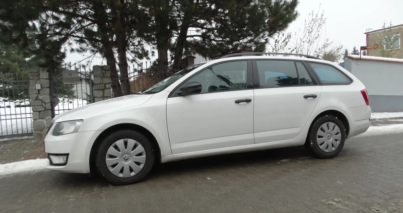 Skoda Octavia cena 36000 przebieg: 209587, rok produkcji 2016 z Poznań małe 56